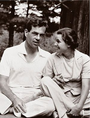 sivriikalemler's tweet photo. “Hayatın hazinelerini yeniden kazanmak, uçurumun derinliklerine inmeyle olur.”  — Joseph Campbell https://t.co/4NtXDY3bHL