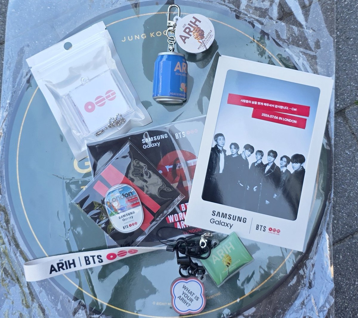 cypherstuan's tweet photo. the gifts we got at the Samsung experience are all super cute 🥹🥹🥹

#BTS_WORLDTOUR_ARIRANG
#BTS_WORLDTOUR_ARIRANG_LONDON
#GalaxyS26Ultra 
#GalaxyS26Ultra #GalaxyAI https://t.co/H4elJ2CV4H