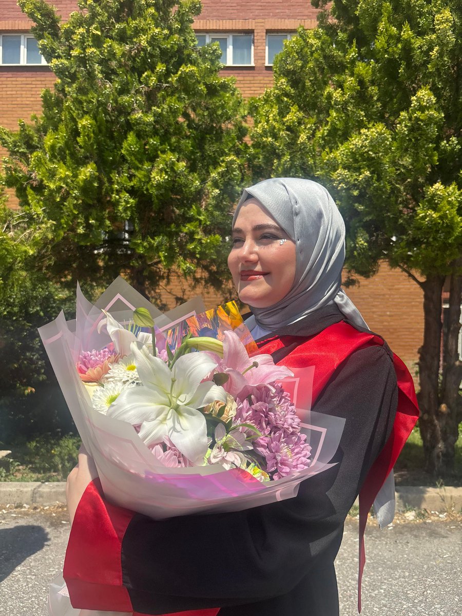 gulsedaydan's tweet photo. Doktor olmak isteyen minik bir kız çocuğundan, isminin önüne bu unvanı ekleyen yetişkin bir kadın olmaya ✨
#prom26 https://t.co/kP6aSfDyt2