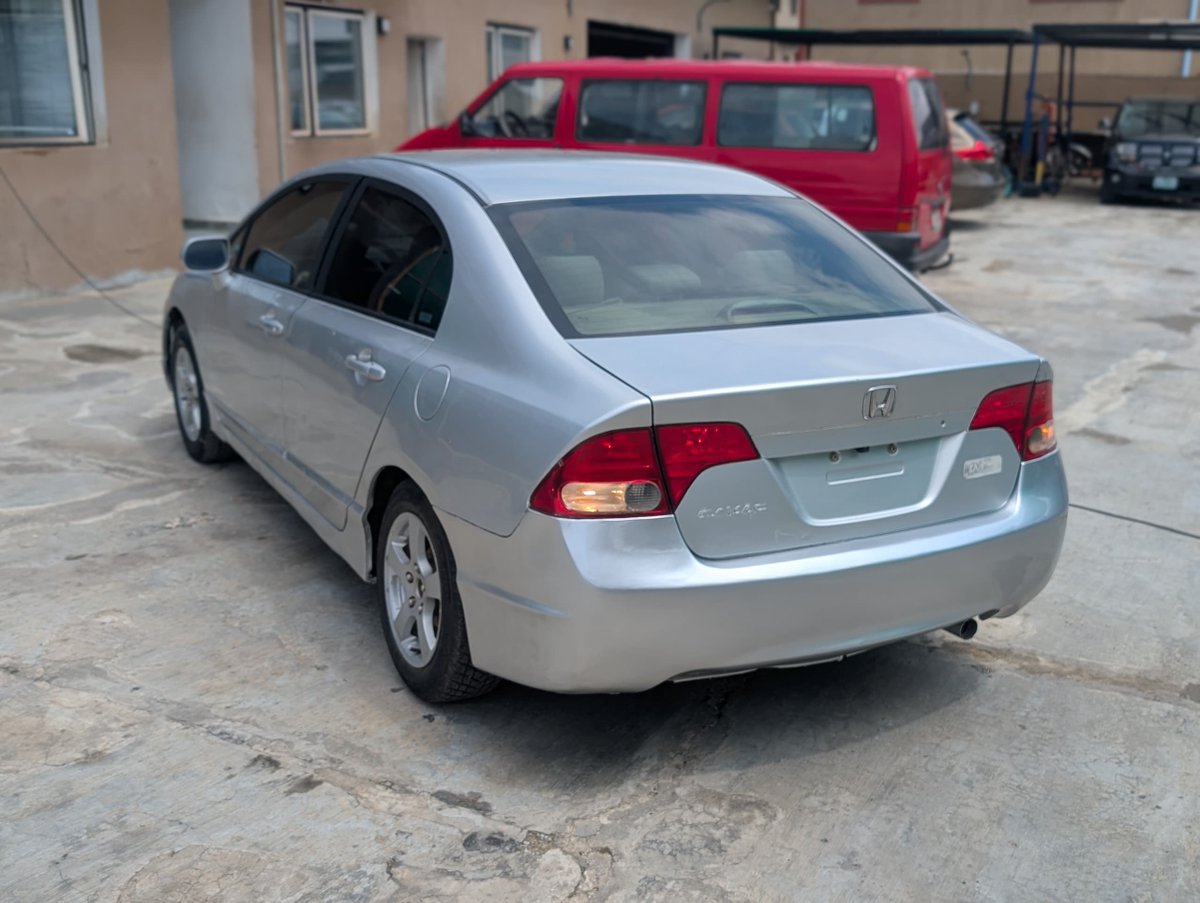 fatocoded's tweet photo. Registered 🇳🇬 

2006
Honda Civic
America Spec

Untouched Engine and Gear
Ac cooling 🥶
Catalyst Intact, Reverse Cam
Leg intact 💯
Clean as in and Out ✨

All document are complete 

Price: 4M Net

Location: Ebute || Ogolonto

WhatsApp/Call: 08133115371 https://t.co/VoWDNTAQOn