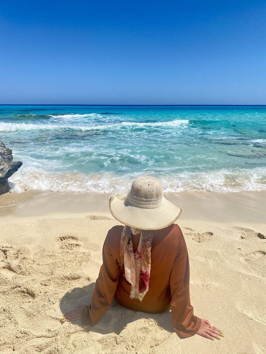 FavloMaa's tweet photo. Vitamin sea 🌊🤎🥤⛱️🧸👒🐚 https://t.co/sVWN406gfD