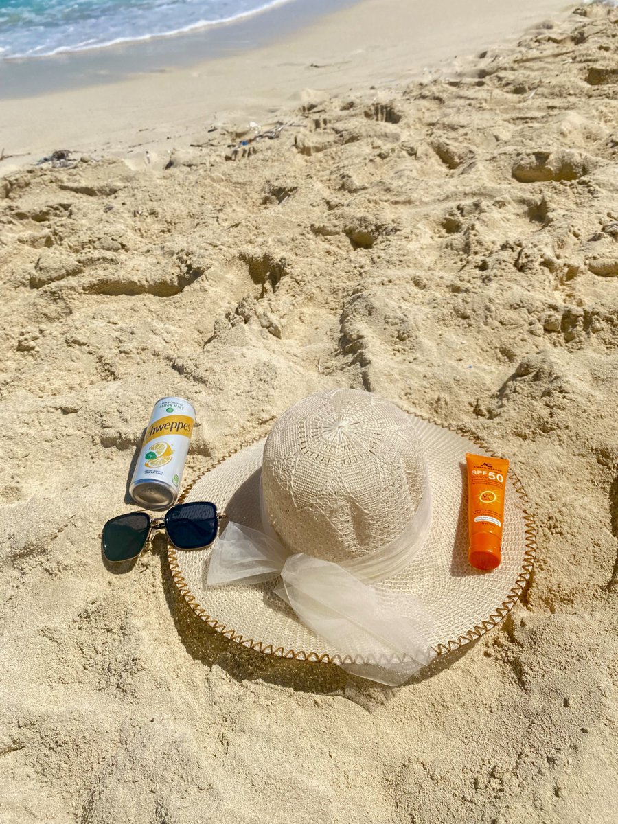 FavloMaa's tweet photo. Vitamin sea 🌊🤎🥤⛱️🧸👒🐚 https://t.co/sVWN406gfD