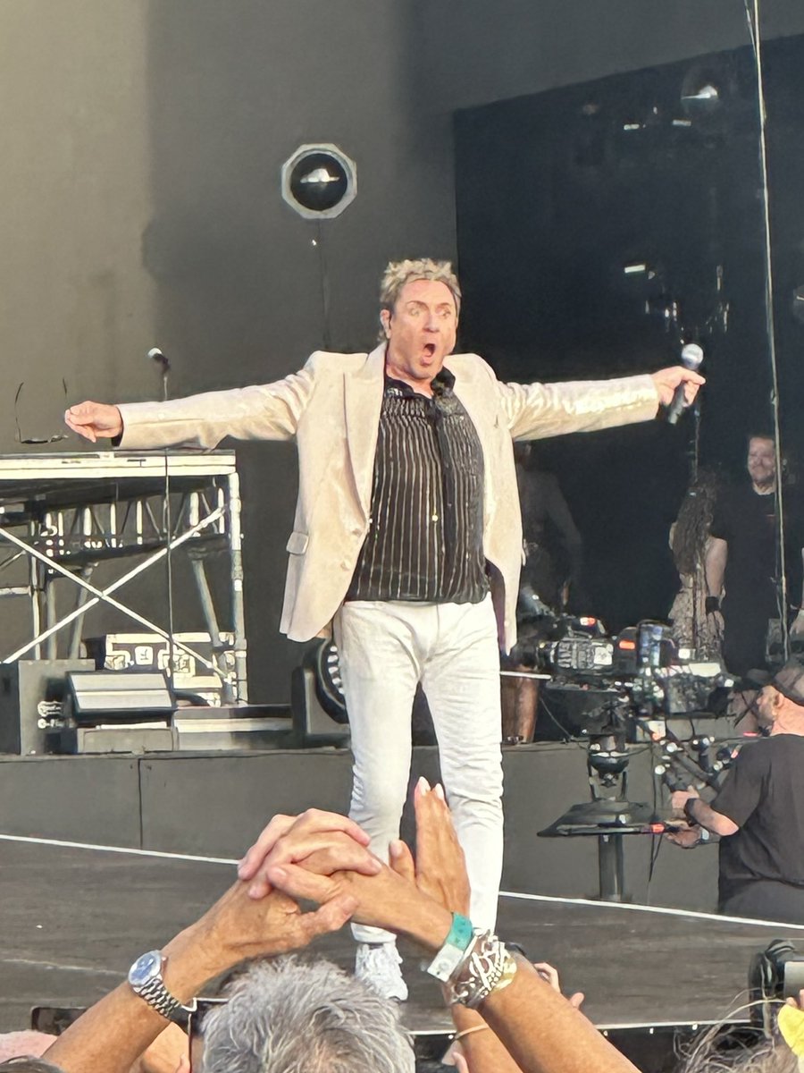 SimonBeale's tweet photo. Amazing night @BSTHydePark with @duranduran who were joined by the legend @nilerodgers for “Notorious” &amp; new song “Free To Love”. All their biggest hits and incredible covers of “White Lines”, “Evil Woman” and “London Calling”.
Thank you @outsideorg 
UK tour starts on Oct 15th https://t.co/e2pvSJHG32