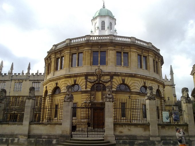 Baerenreiter's tweet photo. On this day in 1791 Haydn conducted his Symphony No 92 at the Sheldonian Theatre Oxford  where he was awarded an honorary degree https://t.co/oAQq8Ol41h