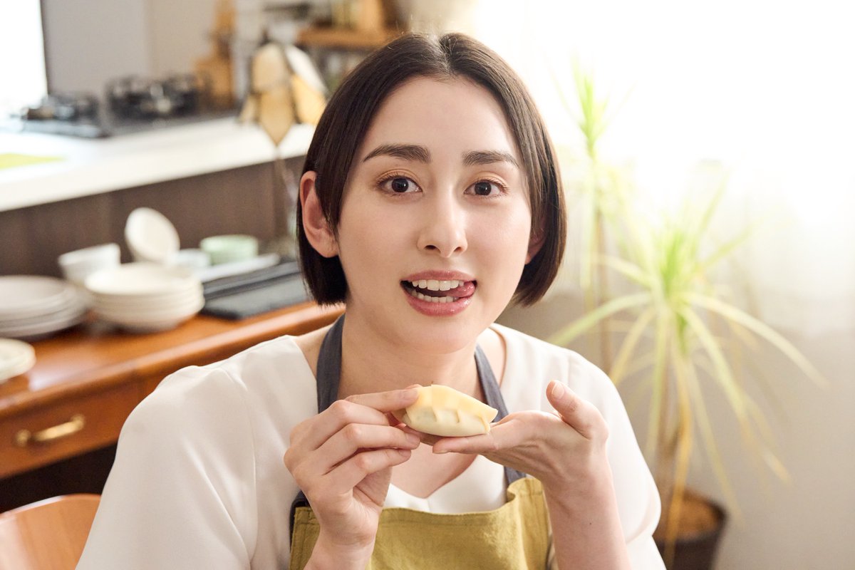 taberudake_tx's tweet photo. 🍽️ ✧ 𝐨𝐟𝐟 𝐬𝐡𝐨𝐭 ✧ 🥀

第1話
〜ふたりの秘密を包んだ餃子〜

U-NEXT＆TVerにて配信.ᐟ📺
ドラマ『#一緒にごはんをたべるだけ』
毎週木曜深夜𝟐𝟒:𝟎𝟎〜放送中.ᐟ

☑︎U-NEXTにて見放題独占配信.ᐟ
☑︎TVerで無料見逃し配信.ᐟ
▶︎▶︎https://t.co/bOwdezuYYC
▶︎▶︎https://t.co/Z6inkgdg5U