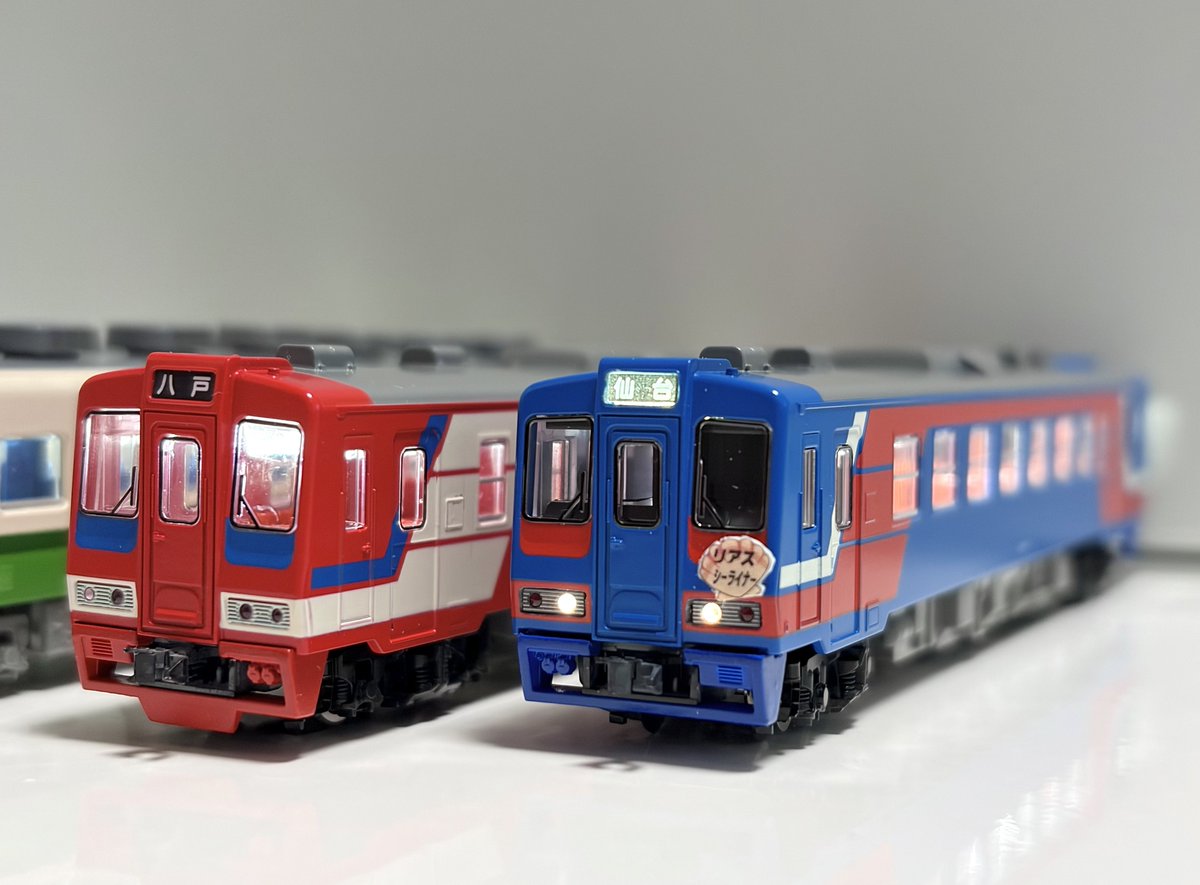 Mar901chopper's tweet photo. 東北キハの群れ、一応完成となりました。
キハ23(510)と53(201)は只見線をイメージ。2種類の28は南三陸用として。

キハ28 2174の横サボはガラスパーツ嵌め込みで見栄え良くしたのがちょっとだけこだわりポイント。

三陸36形・リクライニングシート車と共にリアスシーライナーとして運用します。 https://t.co/C4UAUX0gzY