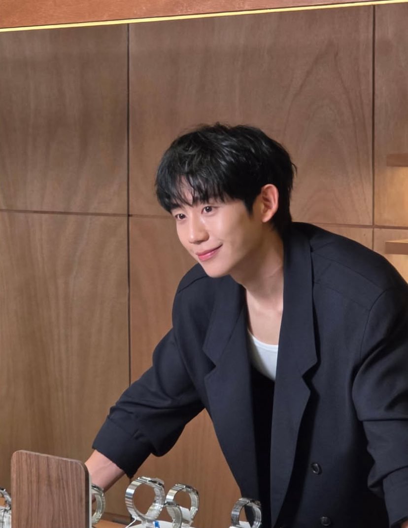 ihnbemy's tweet photo. 진짜 얼글 michin 정해인 얼굴일들축하해~~ https://t.co/68VtyrEMpu