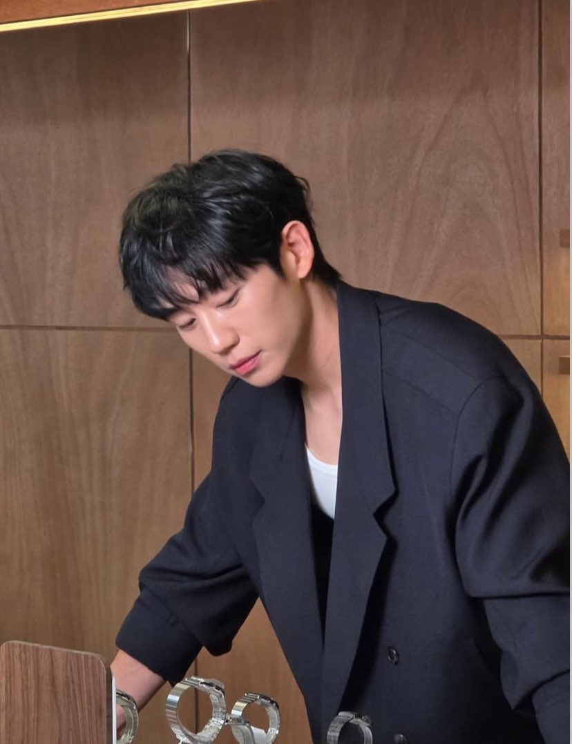 ihnbemy's tweet photo. 진짜 얼글 michin 정해인 얼굴일들축하해~~ https://t.co/68VtyrEMpu