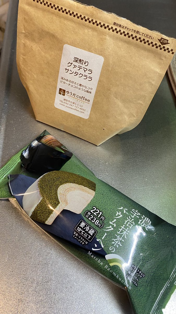 shogo1126tsuji's tweet photo. ☕️本日のバリスタ配信☕️
★珈琲:ゆうかcoffee「深煎りグァテマラ/サンタクララ」
★スイーツ:ファミリーマート「濃い宇治抹茶のバウムクーヘン」
★味・風味:🧡🧡🧡
★　香り　:🧡🧡🧡🧡
★  コスパ  :🧡🧡🧡
★珈琲相性:🧡🧡🧡🧡🧡

🆕ギフトも早速飛び交ってた🎁
来てくれたみんな、ありがとー！😆 https://t.co/6DlHnxCGbJ