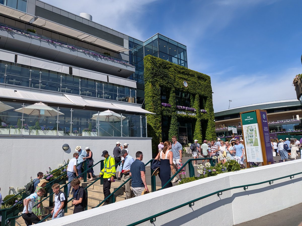 phoenix_705's tweet photo. Super excited, I'm actually at @Wimbledon. https://t.co/zBh7w80QMi