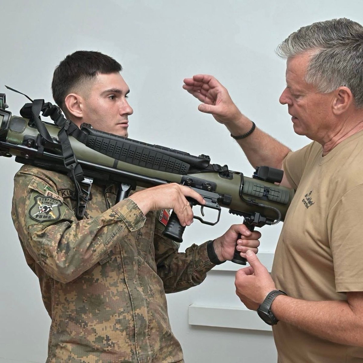 mightykosovo's tweet photo. (1/2)🇦🇱🇸🇪 - Swedish instructors training the Albanian army on the use of the 84mm Carl Gustaf antitank system https://t.co/0uKNHcaAIZ