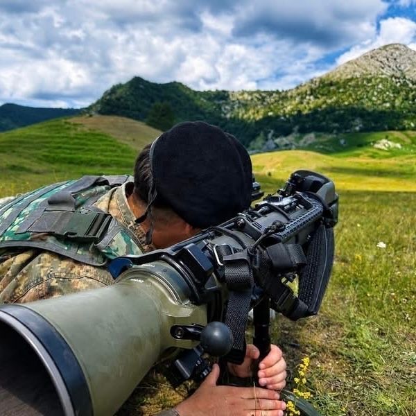 mightykosovo's tweet photo. (1/2)🇦🇱🇸🇪 - Swedish instructors training the Albanian army on the use of the 84mm Carl Gustaf antitank system https://t.co/0uKNHcaAIZ