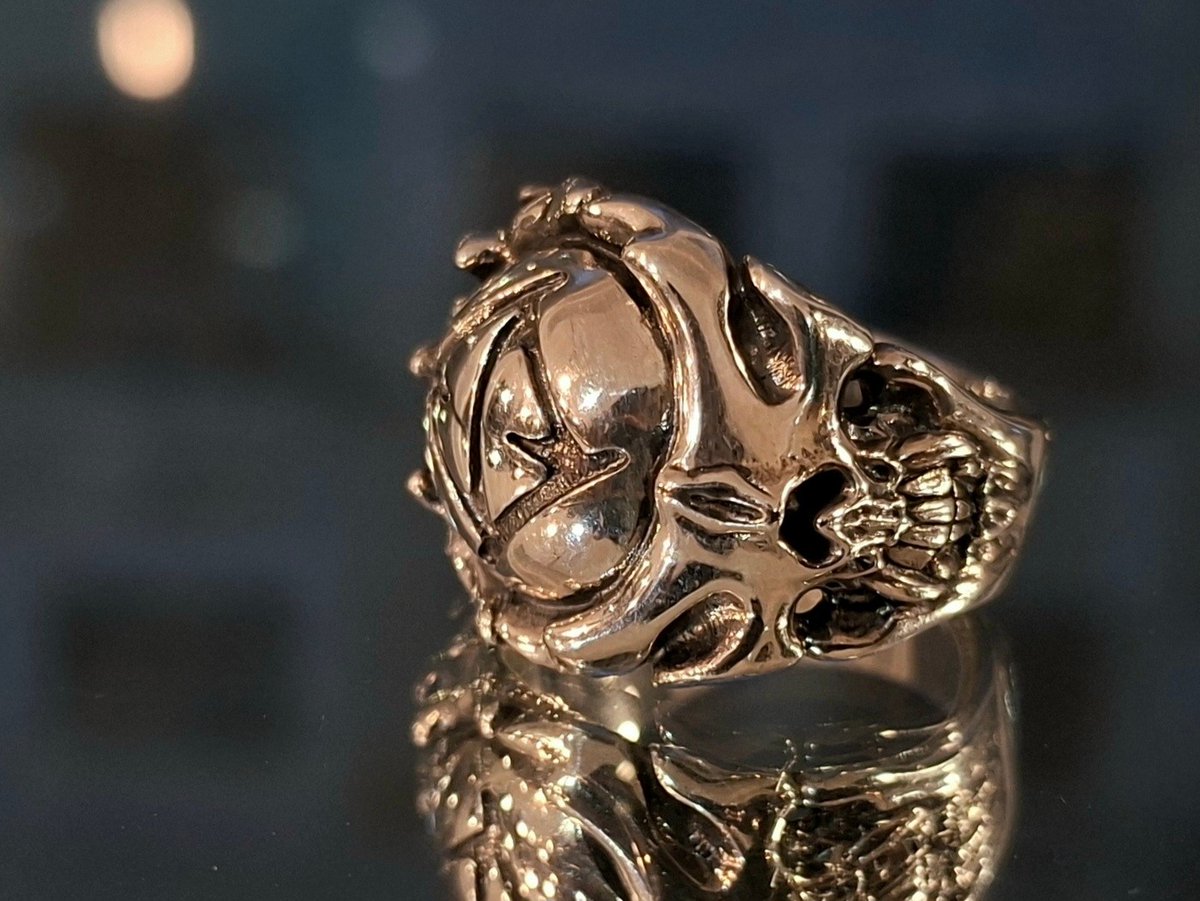 silver29617's tweet photo. Strange Freak Designs
SFD 早年的週年作
將經典的 core 系列加上菱型的SFD圖案
左右兩則是甲殼圖案和無眼骷髏
都是 SFD 的經典元素
現己絕版
#StrangeFreakDesigns #sfd #dresscode925 #古谷尚人 https://t.co/jmFJmhe1ne