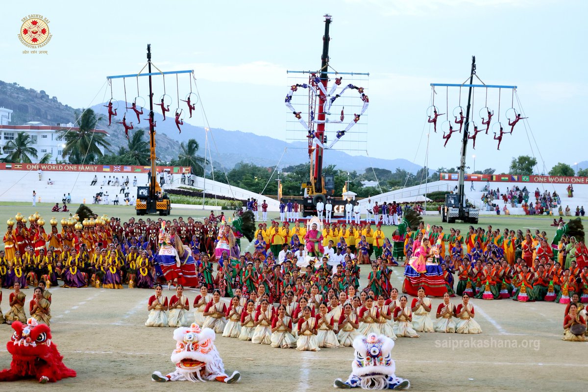 sri_madhu_sai's tweet photo. Watching one stage hold so much of India was something else.✨🇮🇳 

Over the course of the evening at at Sathya Sai Grama, different parts of the country found their place on one stage. 

From folk traditions and storytelling to gymnastics, roller skating and breathtaking ensemble performances, each presentation brought its own energy, making it impossible to look away.

If the evening had been a journey across Bharat, Maithreem Bhajata felt like its perfect destination, bringing it all together with the message of One World One Family. 🌏✨

“If we are to be born again, let us be born in this great country, Bharat. For what is not found in Bharat is found nowhere else.”
— Sadguru Sri Madhusudan Sai

#SathyaSaiGrama #SriMadhusudanSai #AnnualSportsAndCulturalMeet #OneWorldOneFamily