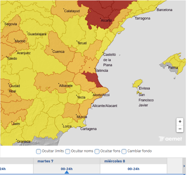 AEMET_CValencia's tweet photo. Hoy hay aviso naranja activado en sur de Valencia, donde se pueden superar los 40 ºC, especialmente en zonas bajas alejadas del mar. Mañana se generalizan los avisos naranja y hay aviso ROJO en la zona de avisos litoral sur de Valencia por máximas de 44 °C al interior de la zona. https://t.co/e6QtGjgWf3
