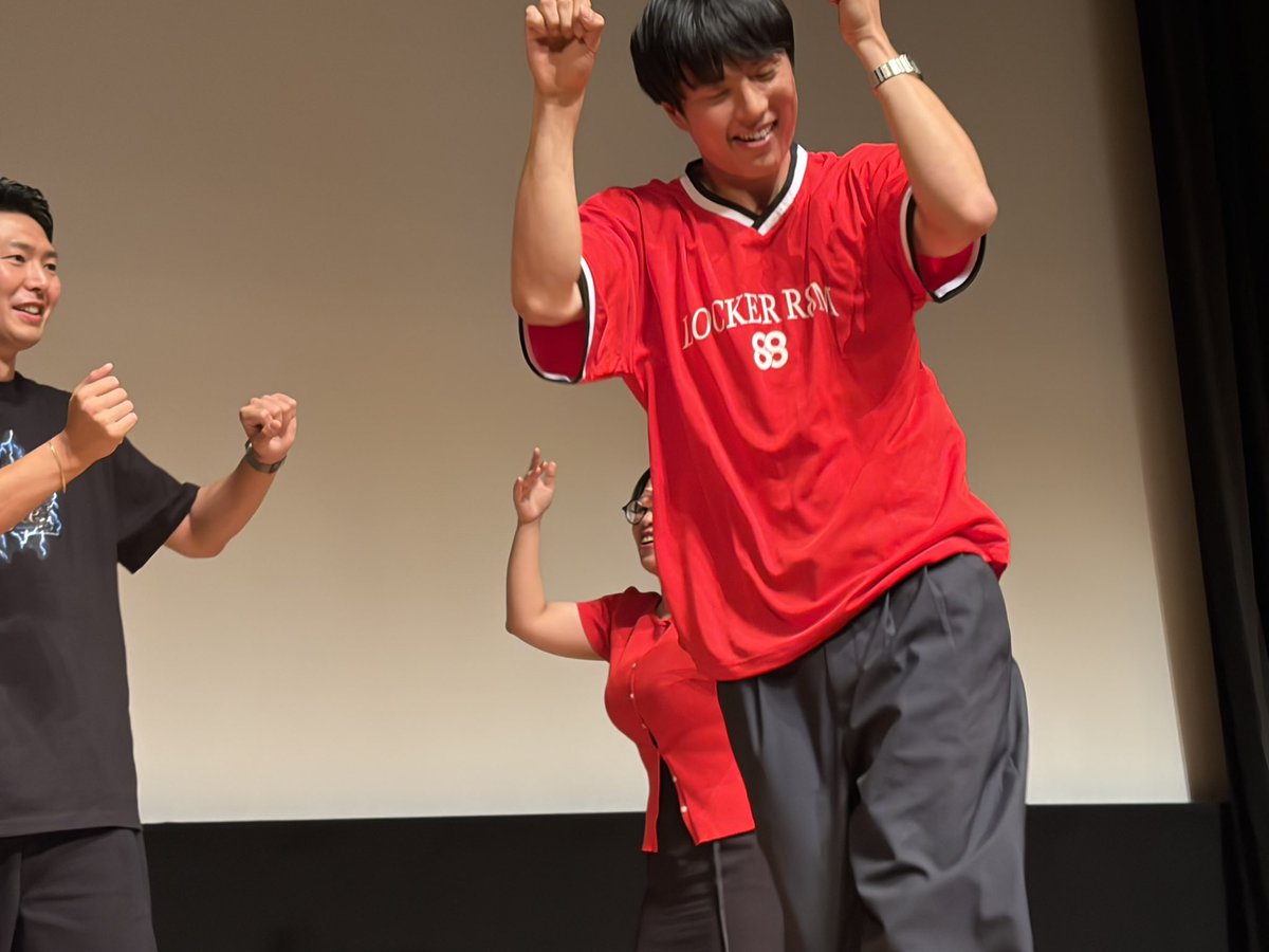 akings13's tweet photo. カオス🤣
写真だとうまく伝えられない〜😂😂
#カチャーシー
#牧隼利
#LOCKERR88M 
#大阪エヴェッサ https://t.co/End8MEOlkj