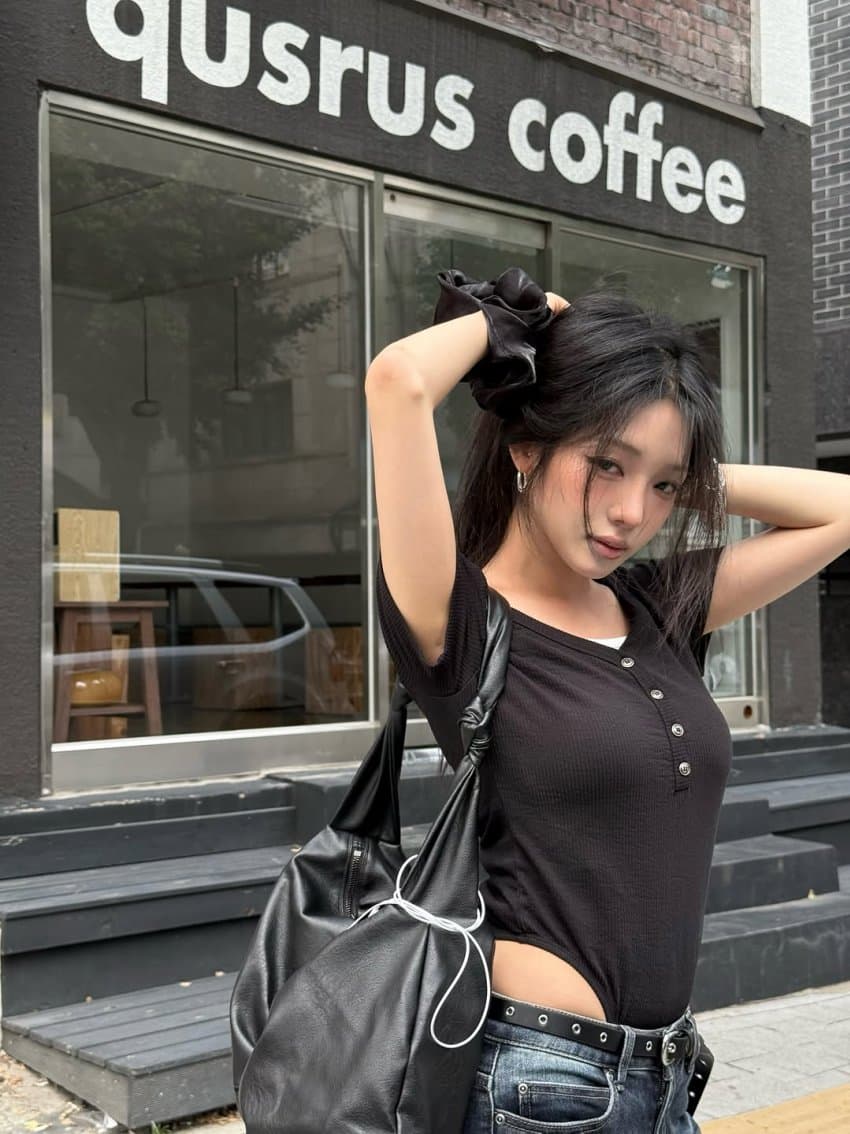 DC_Jisungall's tweet photo. 💛260706 지선이 인스타그램💛

rosieline_

👄

아 습하고 더워

냅다 앉아서 택시 기다리기

https://t.co/uDDg26vDGh

#노지선 #지선 #RohJisun #JiSun https://t.co/cIn8aNsaWg