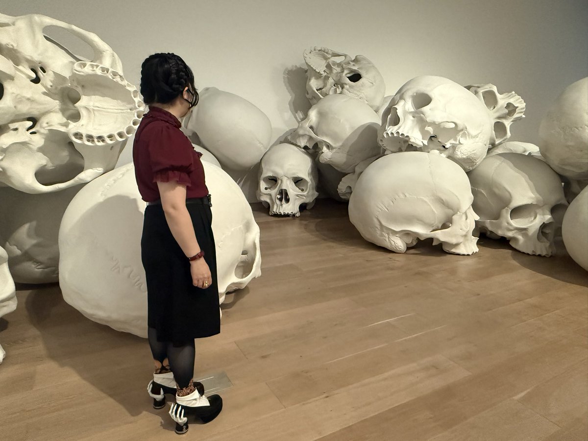mkm_'s tweet photo. #art 森美術館で「ロン・ミュエク展」を観てきたよーーー！！！！！　11点を2時間半かけて観た！！　大きな髑髏たくさんの部屋、最高でした…☠️✨ https://t.co/q6QTx7sPNF