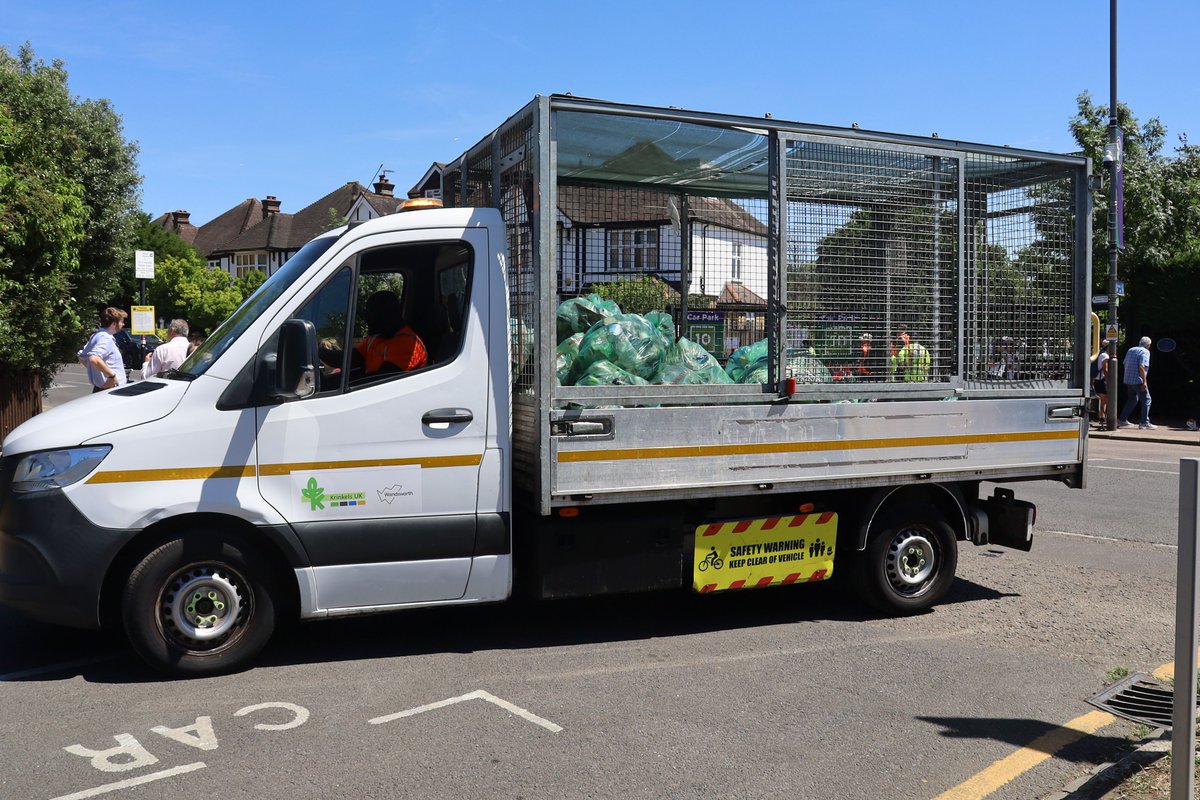 wandbc's tweet photo. With thousands of tennis fans passing through Wandsworth, we're stepping up street cleaning and waste collection throughout the Championships. 

If you spot a street cleansing issue, report it at https://t.co/V31Bk4Fgjm https://t.co/is8f1zvYlX