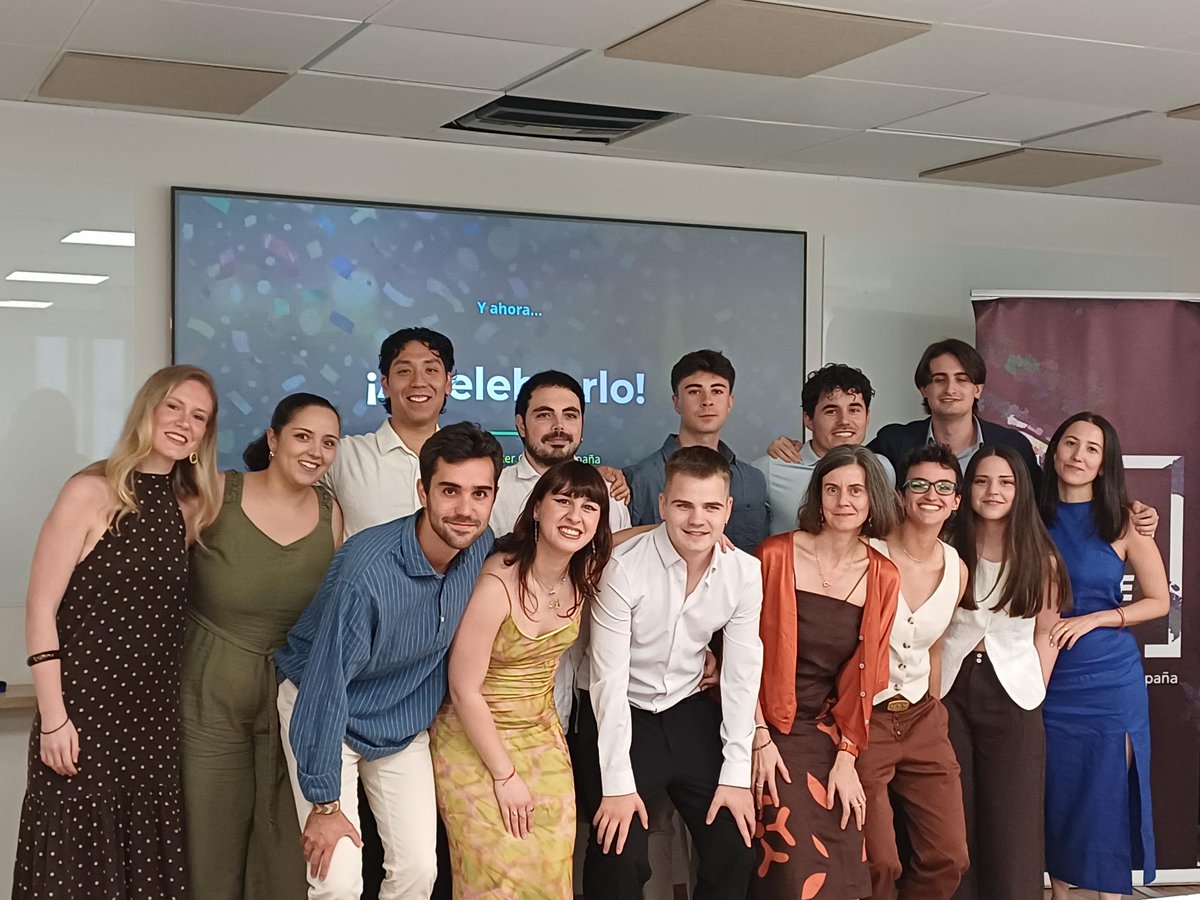Esri_Spain's tweet photo. Hoy recordamos la clausura de la 17ª edición del #MasterGISPresencial de Esri España 🎓
Impulsando talento en GIS y tecnología geoespacial.
Enhorabuena a todos los alumnos 👏
💡 Nueva edición ya abierta: https://t.co/tDMyAC23zb
#GIS #EsriEspaña https://t.co/xln03RbcGf
