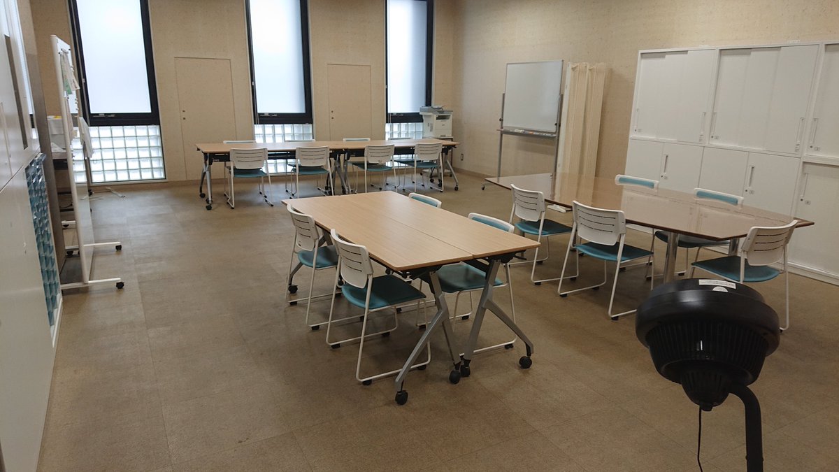 kuniplus's tweet photo. 京都学習センターの学生控室。
広くていいな。 https://t.co/Vco2NKjXIK