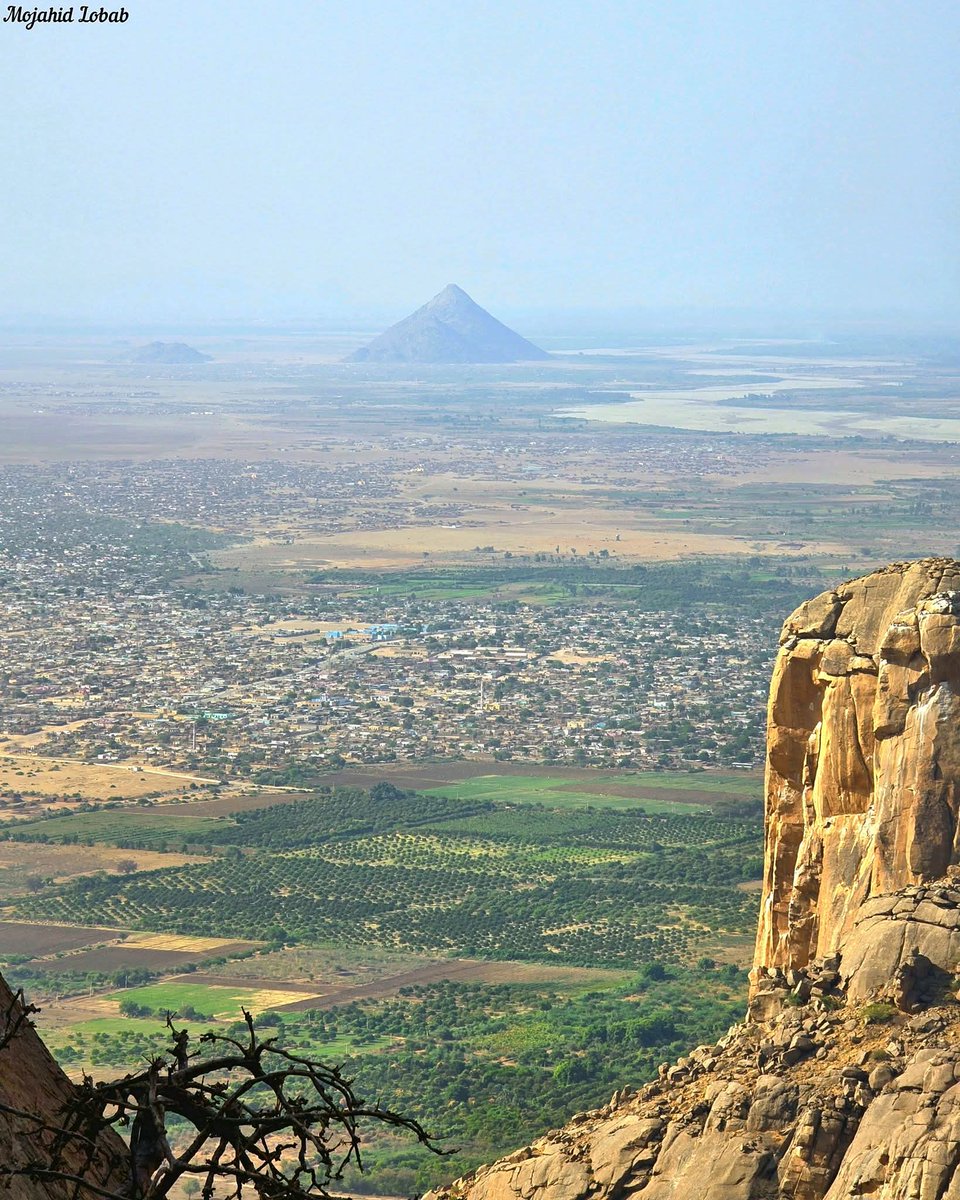 SUDAN000000's tweet photo. الصورة لكسلا من اعلى جبل التاكا ...

ولكن ما اسم الجبل الذي يظهر بعيداً في الصورة؟ https://t.co/eAXFkqO7IG