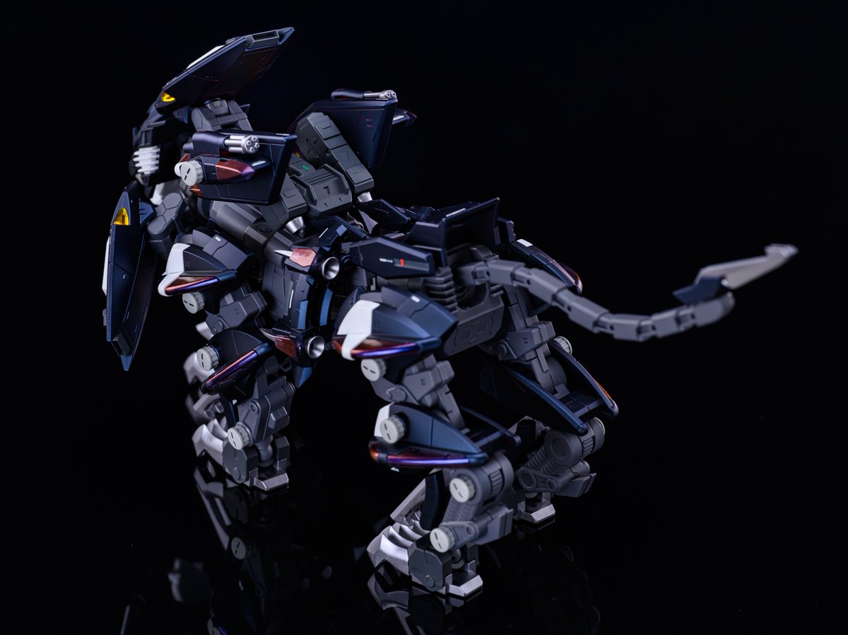 for_riner's tweet photo. トリニティライガー完成しました✨
間接を改造し可動域とプロポーションを改修、各所を程よくディテールアップしパール系塗料とメタリック、クリアパーツなどを様々な質感で塗装し仕上げました🦁
角度による色味や質感の変化など見てもらえる嬉しいです！ https://t.co/0mOOU9KfmO