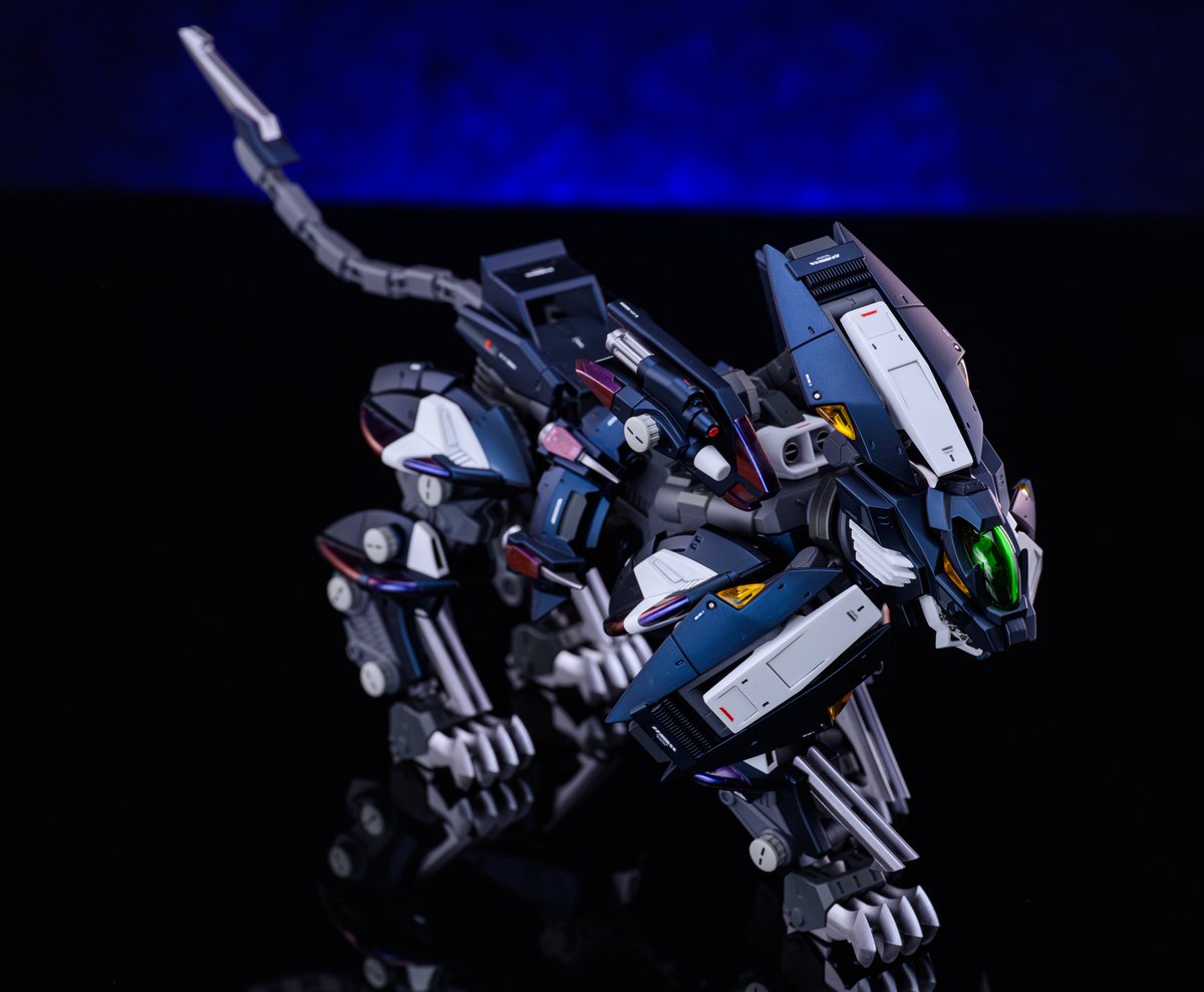for_riner's tweet photo. トリニティライガー完成しました✨
間接を改造し可動域とプロポーションを改修、各所を程よくディテールアップしパール系塗料とメタリック、クリアパーツなどを様々な質感で塗装し仕上げました🦁
角度による色味や質感の変化など見てもらえる嬉しいです！ https://t.co/0mOOU9KfmO
