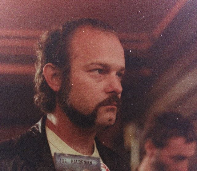 papelenblanco's tweet photo. Hoy reivindicamos la figura de Joe Haldeman, autor del ciclo de La Guerra Interminable, La Paz Interminable y La Libertad Interminable:
#scifi #cifi #autores
https://t.co/lPZ7L0CaXY https://t.co/NwLJbR0BDz