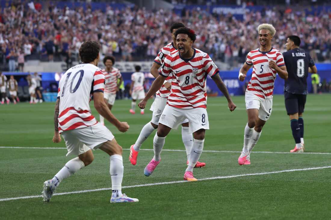 MesonSegovia's tweet photo. TEAM USA TAKES THE FIELD TONIGHT! 🇺🇸⚽ The USA faces Belgium in the Round of 16 at 8:00 PM ET. Join us in the bar area at Segovia Meson for dinner, cocktails, and all the action as we cheer on Team USA! See you soon!

📍645 Washington Ave, Carlstadt, NJ
📞 (201) 896-3260 https://t.co/Q7TOSX8Kvm