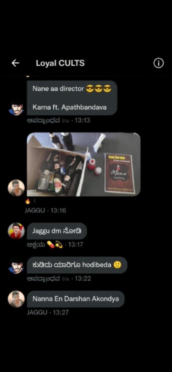 LoyalKicchaFan's tweet photo. This photo never get old😂
@DbossD56 ley chutiyaa 😂😂
#DagarDarshan #DBusa https://t.co/221D97XYGY