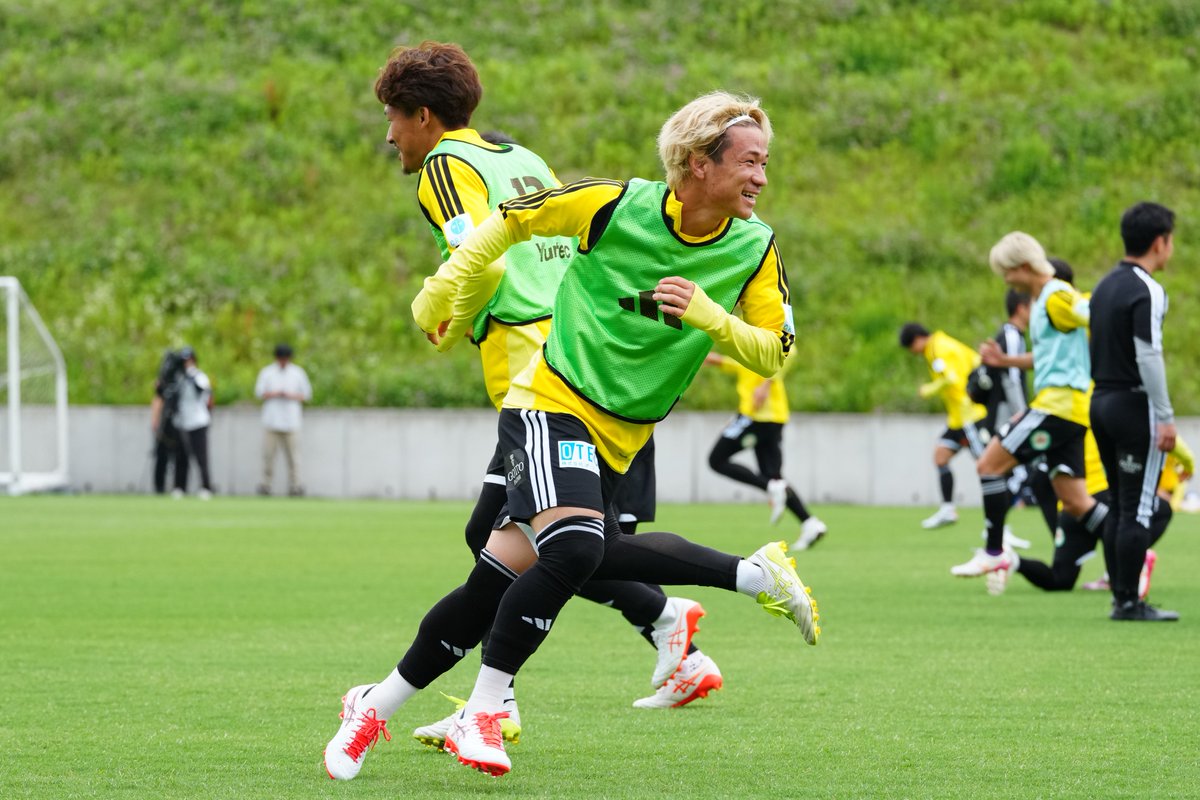 vega_official_'s tweet photo. Today's training photos📸
新しい練習着でキャンプイン✨
🦅OPENING MATCH
⚔️２０２６／２７明治安田J2リーグ 第1節
🆚藤枝MYFC
🗓8/8 SAT 18:30
🏟️藤枝総合運動公園サッカー場

#VEGALTA #BREAKTHROUGH_未来を切り開け https://t.co/A5k2vGIV7t