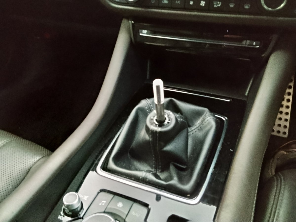 colt_m27's tweet photo. MTだし何故か日産とシフトノブピッチネジ径同じなんでIMPULのノブを付けてみたり https://t.co/aeYfqtilMp