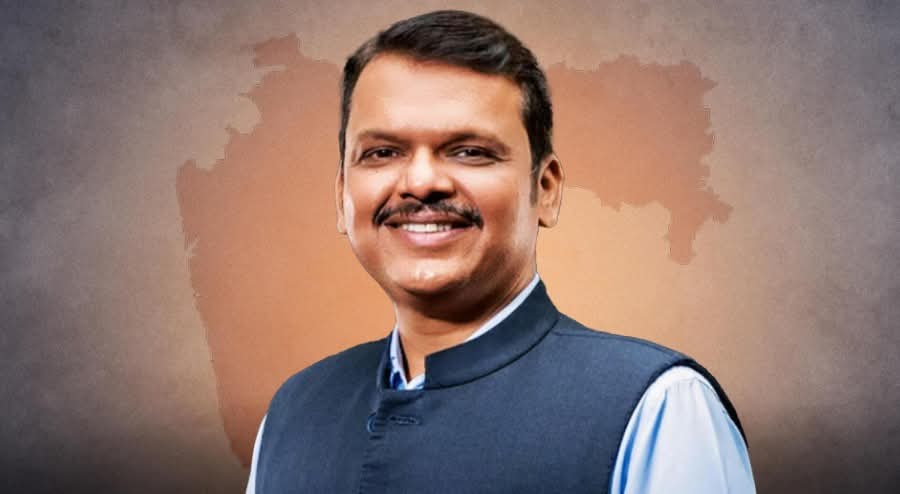 awesh29's tweet photo. महाराष्ट्र के मुख्यमंत्री देवेन्द्र फणनवीस ने मुंबई-पुणे एक्सप्रेस वे को जोड़ने वाला Missing Link बनवाया. लागत आई ₹7000 करोड़ जबकि इसकी लंबाई है मात्र 13.3 किलोमीटर. 

उद्घाटन के 9 हफ्ते के बाद ही लिंक टूट गया. पहली बरसात में ही इसकी धज्जियां उड़ गईं. ₹7000 करोड़ का महाराष्ट्र का सबसे बड़ा प्रोजेक्ट 70 दिन भी नहीं चला. 

अब जबकि लिंक धराशाई पड़ा है जनता त्रस्त है, नेता जी और उनकी टीम हेडलाइन मैनेजमेंट में व्यस्त है. भक्त भाई लोग सन्नाटे में हैं. अच्छे दिन और विकास के जुमले में इतने छेद हो चुके हैं कि गिनना मुश्किल हो रहा है अब.

इस प्रोजेक्ट से जनता को कितना फायदा हुआ मालूम है? मुंबई और पुणे के बीच की दूरी 6 किलोमीटर कम हो गई. 20-30 मिनट समय की बचत हुई. वह भी तब जब आप 100 किलोमीटर प्रति घंटे की रफ्तार से गाड़ी दौड़ाएं तब. 

भारतीय जनता पार्टी की सरकारों ने प्रोपगंडा का ढोल पीटकर जनता को बताया कि आधारभूत संरचना के मामले में भारत दिन दूनी रात चौगुनी तरक्करी कर रहा है. यह है उस तरक्की की सचाई. एक्सप्रेस वे निर्माण मोदी राज का सबसे बड़ा घोटाला है जो सतत जारी है.

@vdiimc