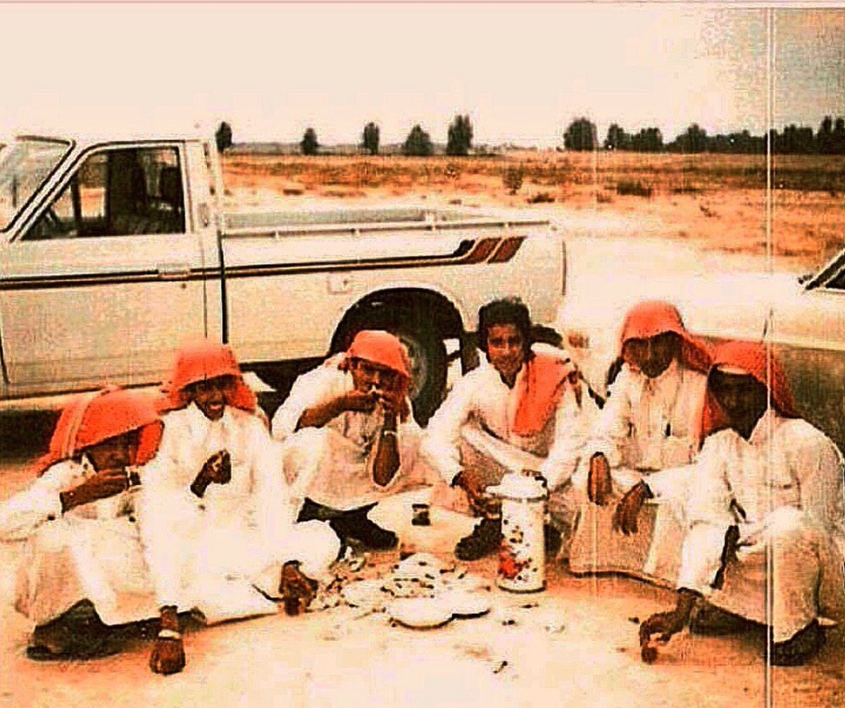 900x900's tweet photo. " الإنسان يشتاقُ لسنواتهِ القديمة ليس بالضرورة أنها كانت الأفضل بل كنا فيها أقل وعيا و حملاً لهموم الحياة، كان الجهل في بعض تفاصيلها بمثابة نعمة تغلّف القلب بالسكينة والطمأنينة " https://t.co/HDIteoZCUi
