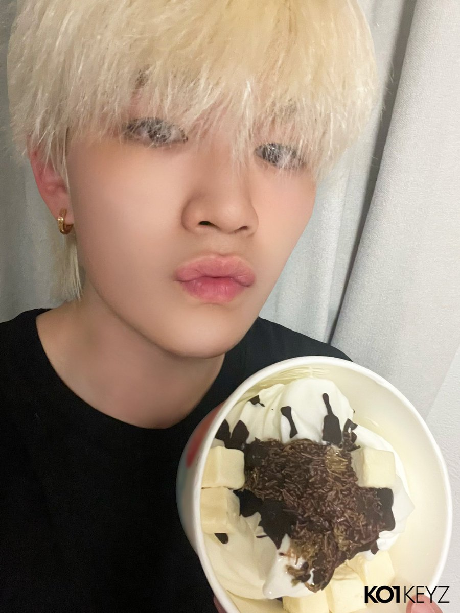 KO1KEYZofficial's tweet photo. 𝗢𝗙𝗙𝗜𝗖𝗜𝗔𝗟 𝗙𝗔𝗡𝗖𝗟𝗨𝗕 𝗨𝗣𝗗𝗔𝗧𝗘!

📓 🎂🎋20歳になりました！

Check [ KO1NOTE ]
🔗 https://t.co/YmbuHUluew

#KO1KEYZ #KO1KEYZ_FC #KO1NOTE
#コイキーズ #코이키즈 https://t.co/br3WAVMO2s