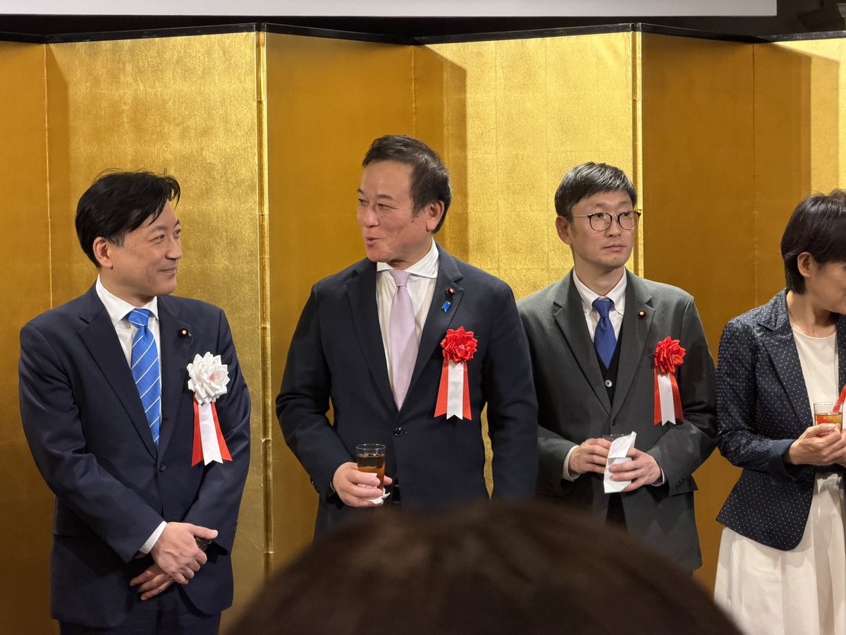 fuk89314's tweet photo. 古賀篤衆議院議員の政治フォーラムに
岸田元総理や石破前総理をはじめ錚々たる方々がご出席
同じ福岡の栗原渉衆議院議員や同じ薬剤師の藤田洋司衆議院議員のお顔も
#古賀あつし https://t.co/LPjG7Z4yce