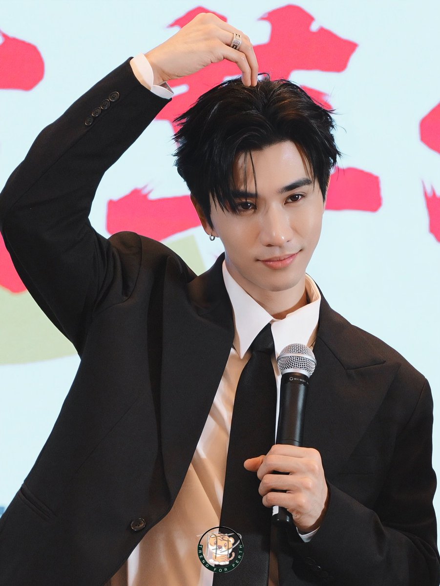 TrendforPerth's tweet photo. Getting a heart from Perth🖤

PERTH HEATER HEART

#PerthFanSigninChina
#PerthTanapon #KDPPE https://t.co/ESJr6Ixz5R
