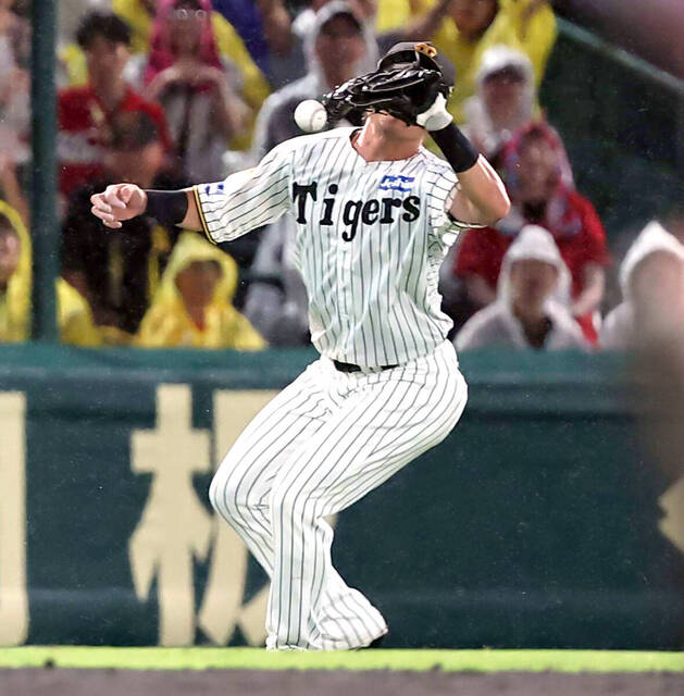 Dorapeinet's tweet photo. 金村義明氏、リスナーから「阪神の懲罰登録抹消が多い」に「選手がチビっていきますよね」前夜に落球の小野寺暖が２軍落ち
https://t.co/4G3H8gX8YT

　現役時代に近鉄、中日、西武でプレーした金村義明氏が６日、ＭＢＳラジオ「金村義明のええかげんにせぇ～！」に出演し、出場選手登録を抹消され... https://t.co/mPWv3WgF5P