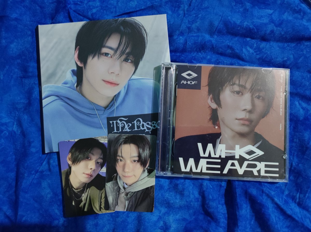 jlsource's tweet photo. Han WWA jewel version and The Passage digipack
2 random-official photocards

RT and comment mine to join https://t.co/VAdZR5bcRB