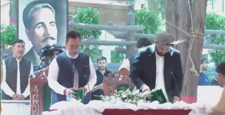 WajihaAbid1's tweet photo. Chairman PPP @BBhuttoZardari attended the swearing-in ceremony as Advocate Amjad Hussain took oath as Chief Minister of Gilgit-Baltistan.
❤️🖤💚 https://t.co/lKZFF7YAIk