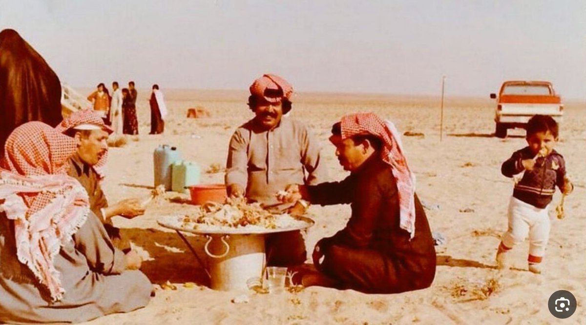 900x900's tweet photo. " الإنسان يشتاقُ لسنواتهِ القديمة ليس بالضرورة أنها كانت الأفضل بل كنا فيها أقل وعيا و حملاً لهموم الحياة، كان الجهل في بعض تفاصيلها بمثابة نعمة تغلّف القلب بالسكينة والطمأنينة " https://t.co/HDIteoZCUi