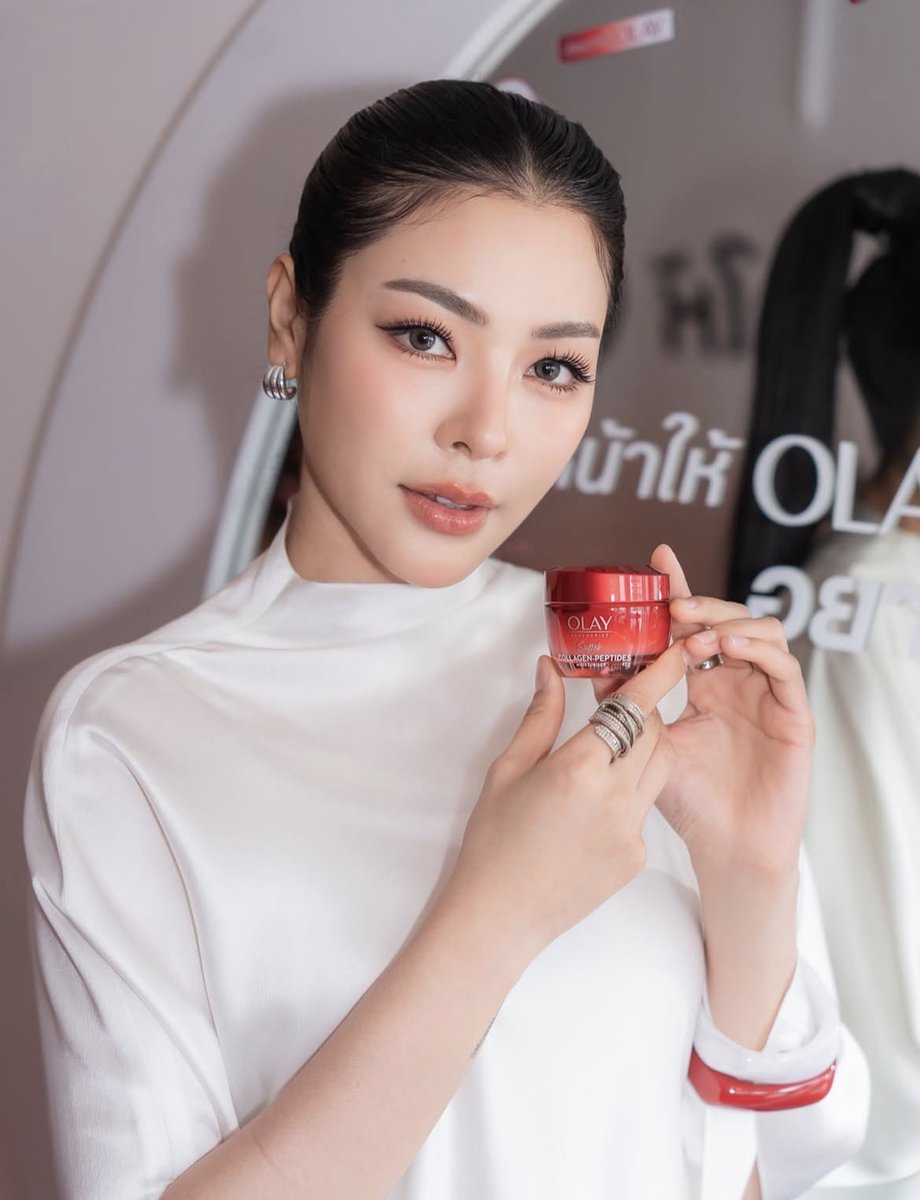 Fayemily_TH's tweet photo. P’Faye IG Update 
มีคนประทับใจตัว Olay Super Collagen-Peptides Moisturiser พี่ฝ้ายสวยมาก 🥰

❤️ Like, Comment, Share, Repost, Save
✨ https://t.co/ItBSrEfCwt

#Olay #SuperCollagenPeptides #ยกหน้าให้Olay #FayePeraya #ฝ้ายพีรญา https://t.co/2gLxgk2f2J
