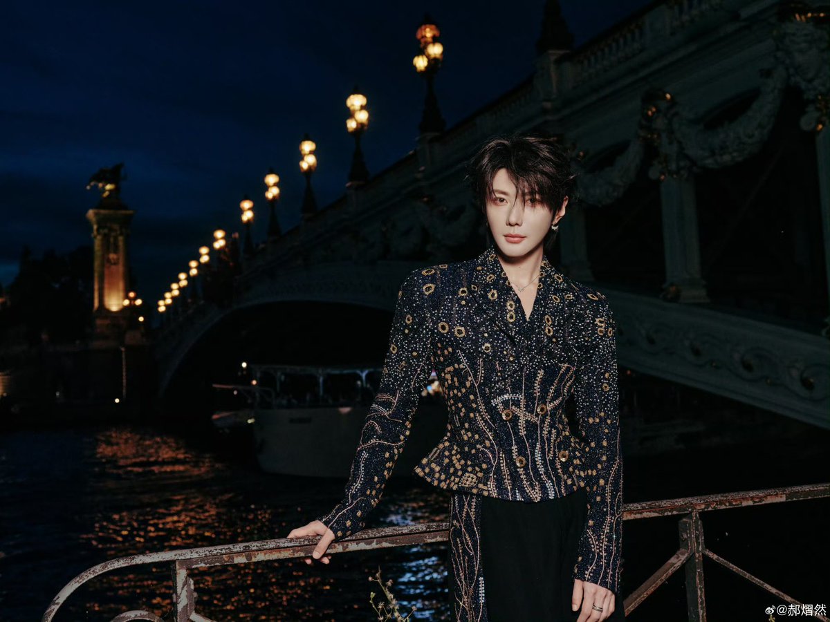 littlegalxy's tweet photo. HAO YIRAN WEIBO UPDATE 7/6/2026

The blue hour along the Seine 🌆

#吾岸 #tomyshore #tomyshoretheseries #云旗 #yunqi #郝熠然 #haoyiran https://t.co/yrnuV8ufT3