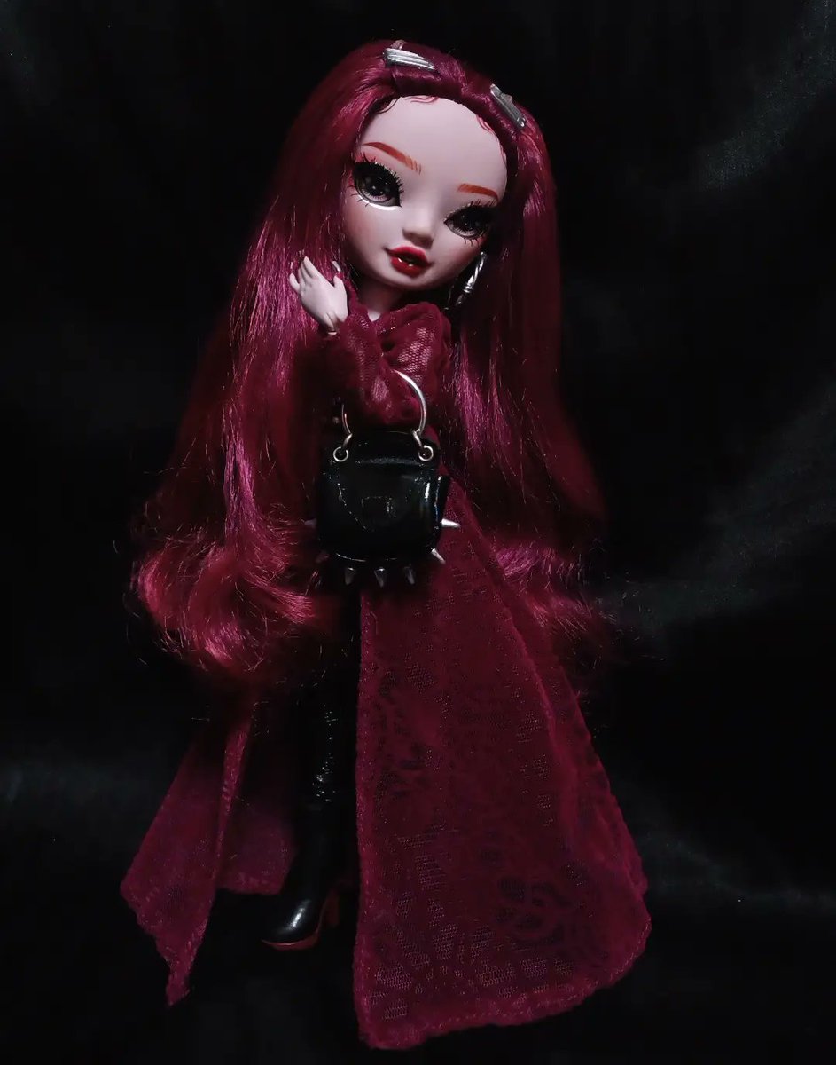 VeronicaStorm98's tweet photo. I think that we all knew who looks best in this jacket...❤️🖤🌹
#rainbowhigh #shadowhigh #mga #dolls #scarletrose #shadowhighdoll #shadowhighdolls #restyle #dollrestyle #redandblack #dollphotography  @RainbowHigh https://t.co/HgG8se1iZY