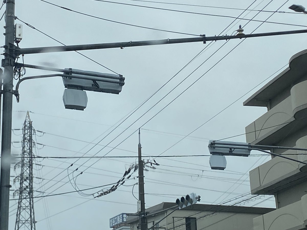 GracePump's tweet photo. 京三VAT矢印の銘板なしだと？！
今さっき見つけて慌てて背中をパシャリ
そう、今日は日帰りで大阪に来てるけど、これだとまるで西風新都の石内北みたいね...... https://t.co/CATjnnSebI