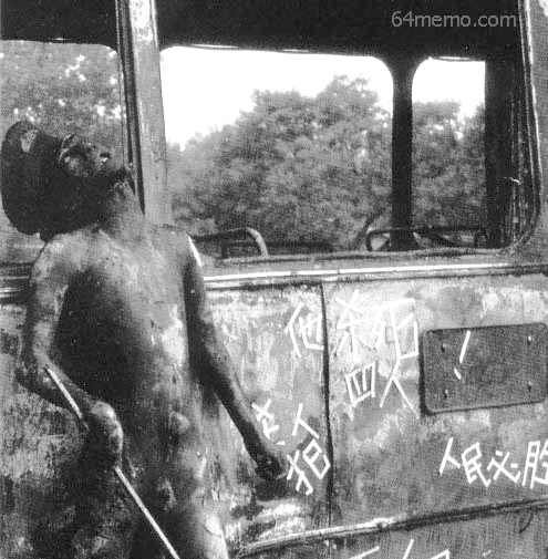 198964aa's tweet photo. @Starry_14_Jan @Amelar23362 想你工人和市民爷爷的燃烧瓶了吗，火烤大丘八，老兵烧烤味真足，人民万岁，血债血偿，好死好死，一辈子除了个刘国庚和崔国政拿不出别的来说了 https://t.co/M0GrSeZ2DW