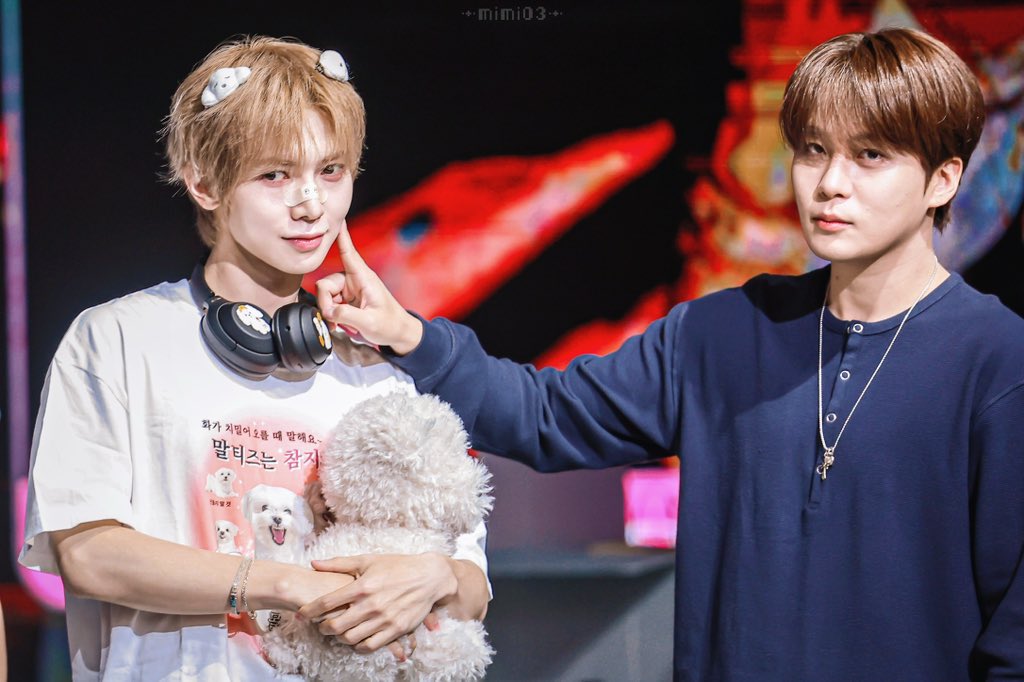 yeomosexual's tweet photo. IT WAS JONGHO OH MY GOD MY JONGSANG https://t.co/YQd0NQNL1u