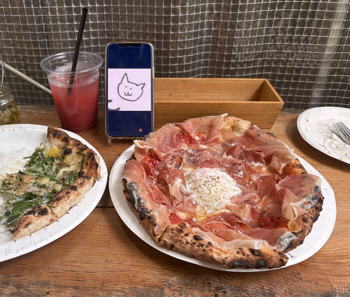 cma___r's tweet photo. 吉成おかえり🐈‍⬛

ちょうど先週きなり推しの妹とkinari pizzaに行ってきた時の写真📸
釜揚げしらすと塩レモンピザ美味しすぎた〜🍕

#釼持吉成 https://t.co/dTuOOcqa05