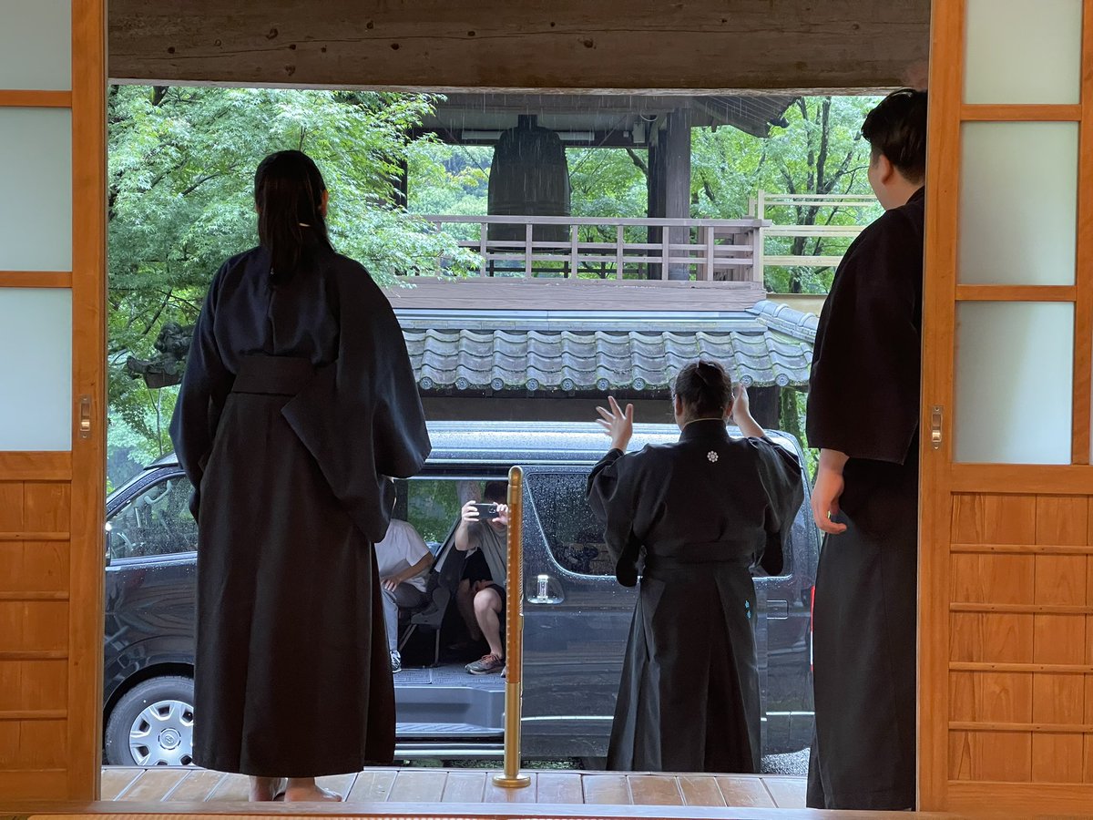 taishazanmai's tweet photo. 雨音に包まれたお寺でのタイ捨体験。
梅雨ならではの日本の風情も味わっていただけたのではないでしょうか。

#あゆの里 #新宮禪寺 #タイ捨流 #人吉球磨 #インバウンド https://t.co/y2VGMbB6i6